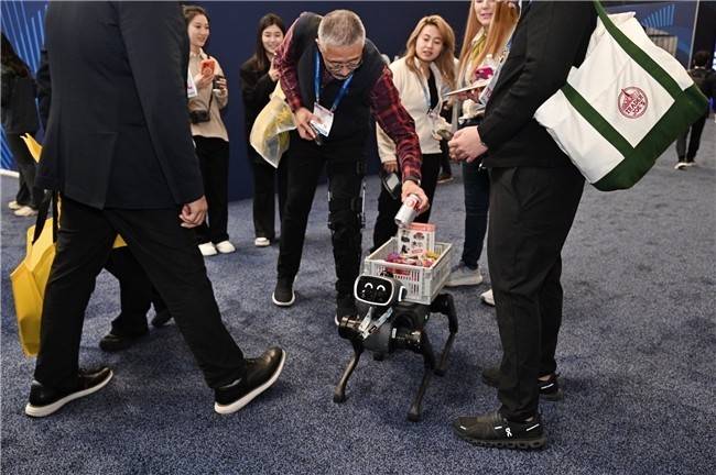 t超能机器狗开启全球消费级具身智能时代新葡京CES 2026 爆火出圈Vbo(图1) t超能机器狗开启全球消费级具身智能时代新葡京CES 2026 爆火出圈Vbo(图1)